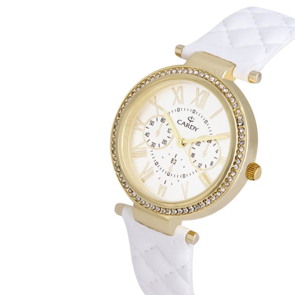 Cardy női karóra, arany színű fémtok kő díszítéssel, fehér szíj, ezüst színű számlap, quartz szerkezet, cseppmentes vízállóság